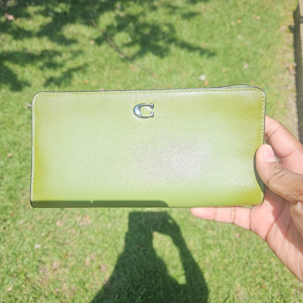 ❌SOLD ON ANOTHER PLATFORM❌🍏 Coach Slim Wallet – Dark Lime Green 🍏💚✨